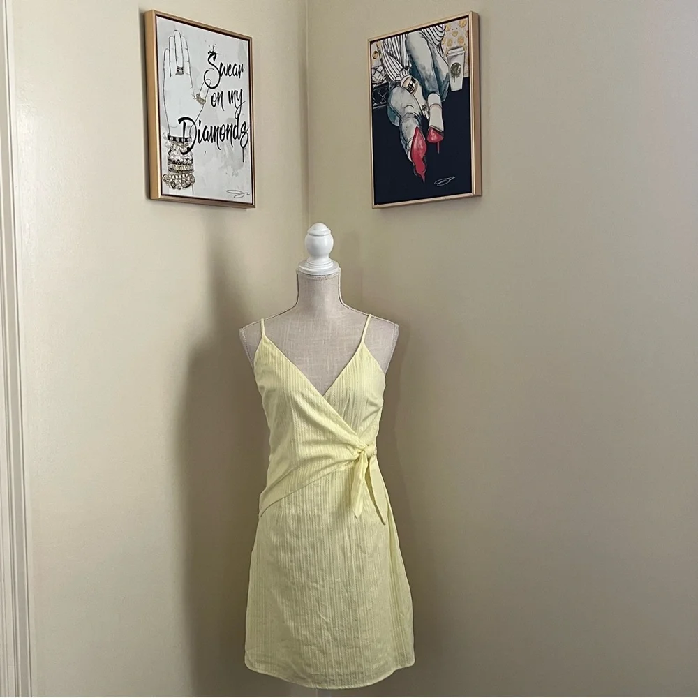 Gianni Bini Wrap Mini Dress. Size Small
